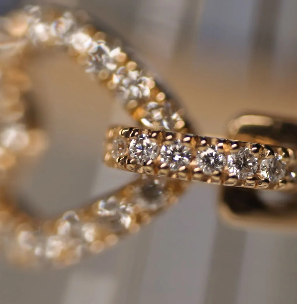 Bague pavée de diamants Courbet x Sofitel en or